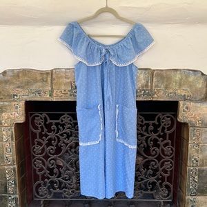 VTG 1970s BLUE SWISS DOT HOUSEDRESS NIGHTGOWN COTTAGECORE GRANNYCORE